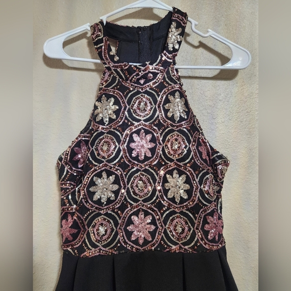 Juniors semiformal gown size 9 - Picture 3 of 8